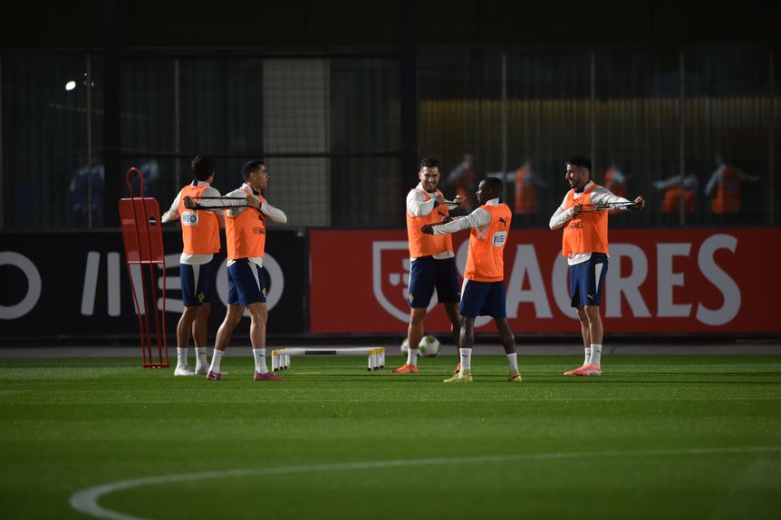 Carlos Forbs com Ronaldo, Dalot e Inácio - Foto: Miguel Nunes