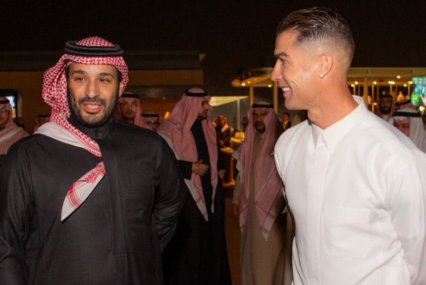 Cristiano Ronaldo com o monarca saudita, o príncipe Mohammed bin Salman - Foto: Al Nassr