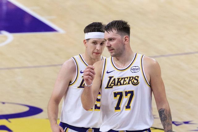 Austin Reaves e Luka Doncic