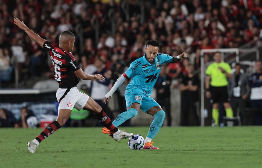 Neymar em ação frente ao Flamengo
