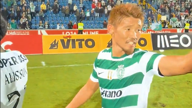 Morita filmado por Kuis Suárez em pleno relvado no final da vitória com o santa Clara - SPORTING CP