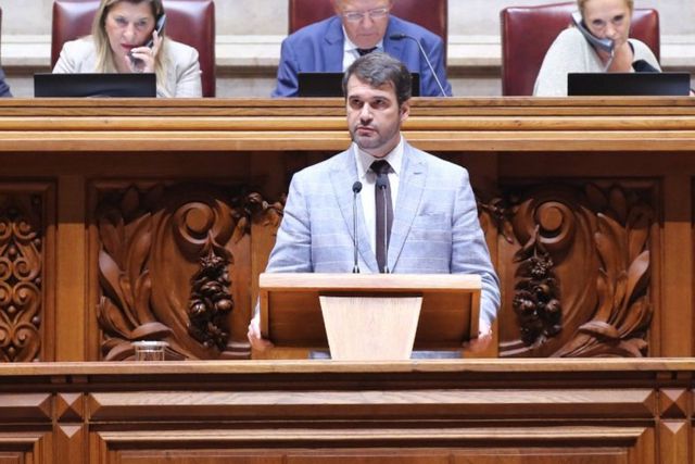 Secretário de Estado do Desporto internado