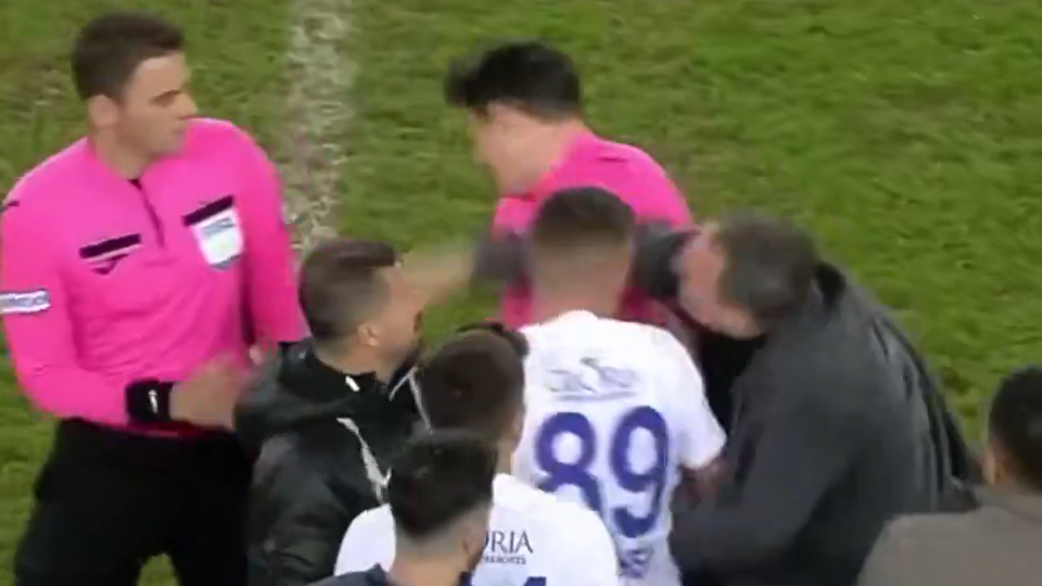 Vídeo: presidente do Ankaragucu agride árbitro