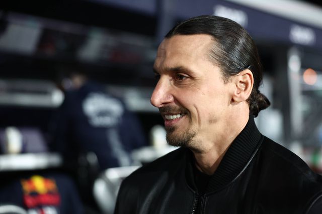 É oficial: Ibrahimovic de regresso ao Milan