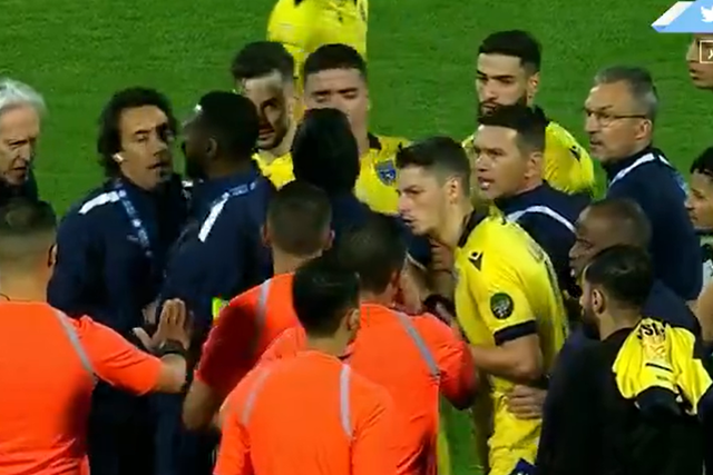 Treinador do Al Taawon revoltado com golo validado ao Al Hilal de Jorge Jesus