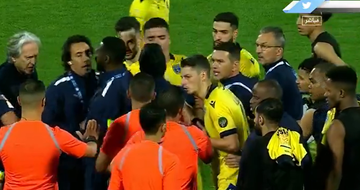 Treinador do Al Taawon revoltado com golo validado ao Al Hilal de Jorge Jesus