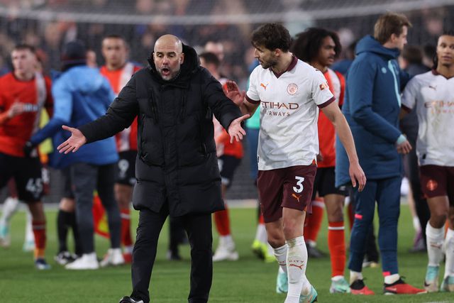 Vídeo e fotos: Guardiola muito zangado com Rúben Dias