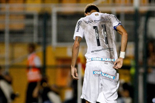 Neymar pede ao Santos para retirar a camisola 11: «Até eu voltar»