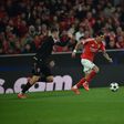 Benfica empata com Bolonha na Luz e iguala pontos do Sporting na Liga dos Campeões