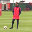 Ruben Amorim com cara de poucos amigos no treino do Man. United