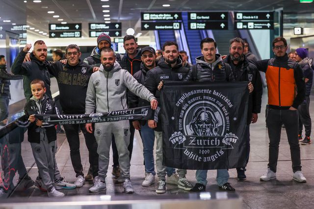 Vitória de Guimarães: banho de carinho na chegada à Suíça