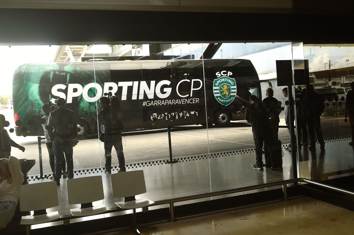 Autocarro do Sporting parado na A3