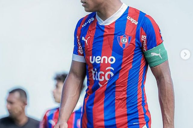 United de Amorim em conversações com lateral paraguaio de 17 anos