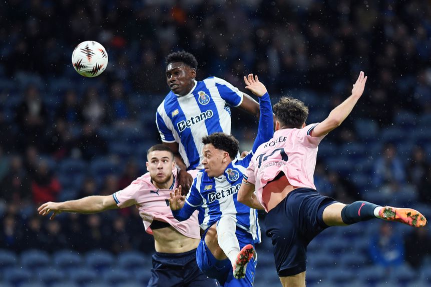 Samu cabeceou para o primeiro do encontro. Foto: Rogério Ferreira/Kapta+