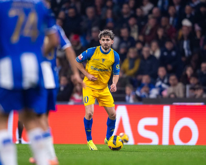 Jordan Holsgrove, médio do Estoril