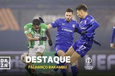 Como é possível, Bakambu!? Baliza mais aberta era impossível...