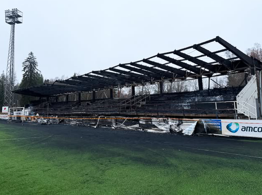 Bancada do  estádio Tehtaan kenttä completamente destruída - Foto: FC Haka/Instagram