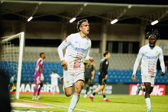 Marezi festeja golo apontado ao Casa Pia