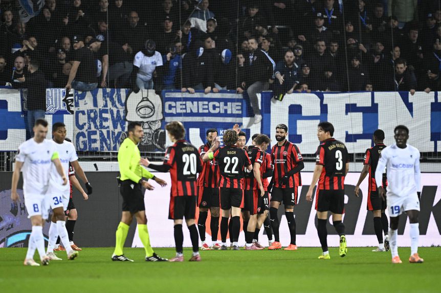 Jogadores do Midtjylland a celebrarem o golo madrugador ao Genk