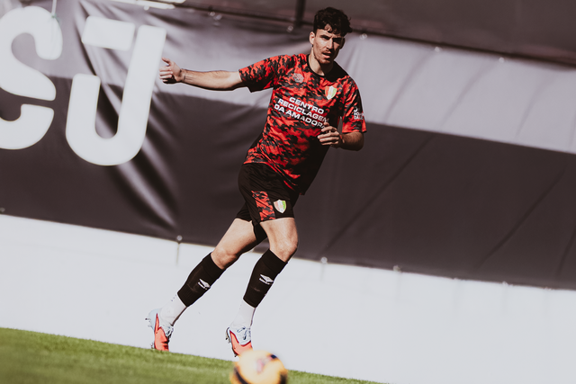 Camisola 3 está prestes a ser 'reforço' para João Nuno - Foto: Estrela da Amadora