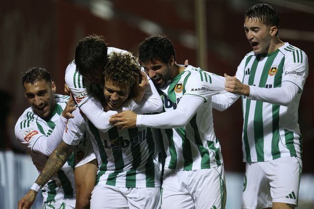 Festejos do golo de Clayton na Vila das Aves - FOTO: Manuel Fernando Araújo/LUSA