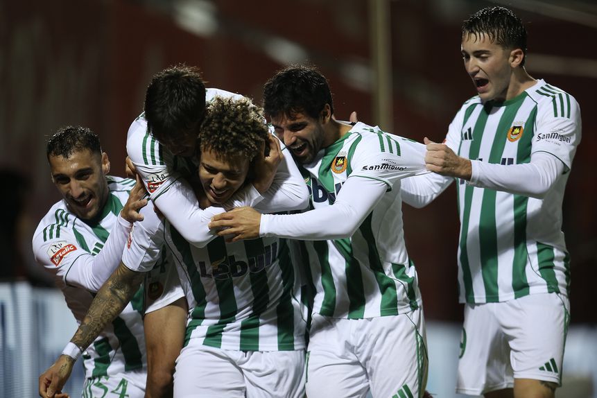 Festejos do golo de Clayton na Vila das Aves - FOTO: Manuel Fernando Araújo/LUSA