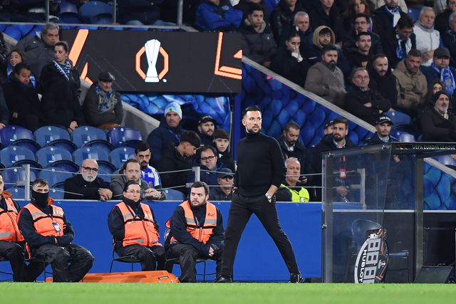 Francesco Farioli no banco do Dragão. Foto: Rogério Ferreira/Kapta+