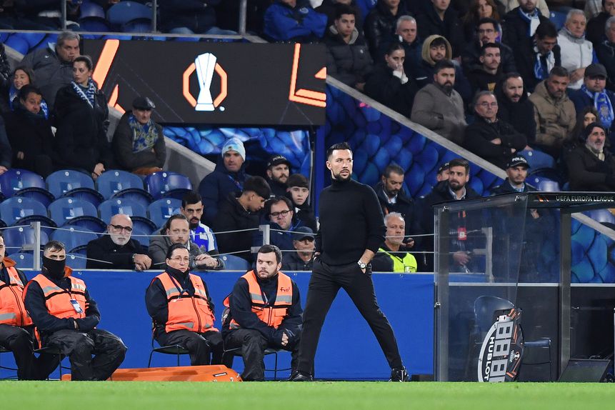 Francesco Farioli no banco do Dragão. Foto: Rogério Ferreira/Kapta+