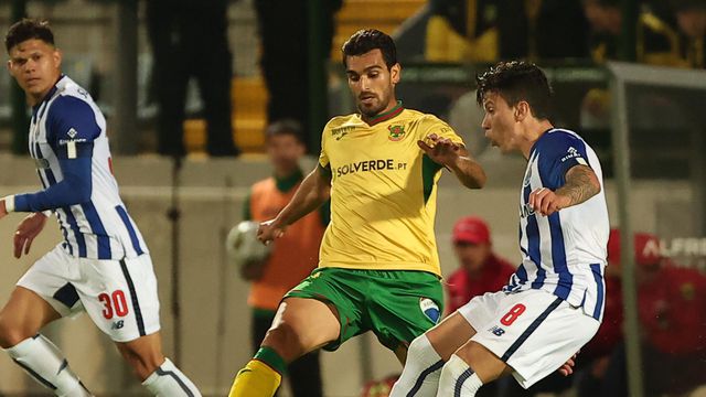 Rui Pires, no Paços de Ferreira, num jogo contra o FC Porto, clube que o formou, em 2022 (Foto: EDUARDO OLIVEIRA/ASF)