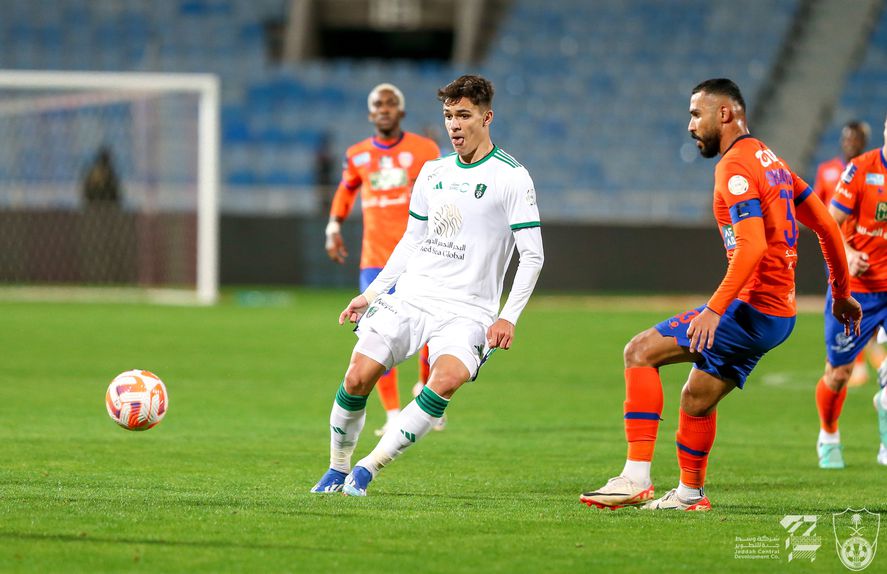 Veiga está muito perto de ser reforço dos dragões, sendo esperado um desfecho nas próximas horas (@ALAHLI_FC/X)