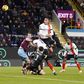 Burnley e Luton Town empatam em jogo de aflitos (e polémico)