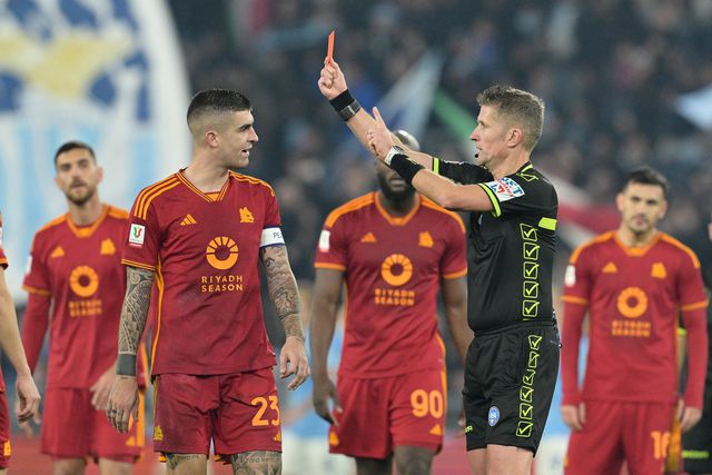 Roma: Dois jogadores suspensos após duelo com a Lazio
