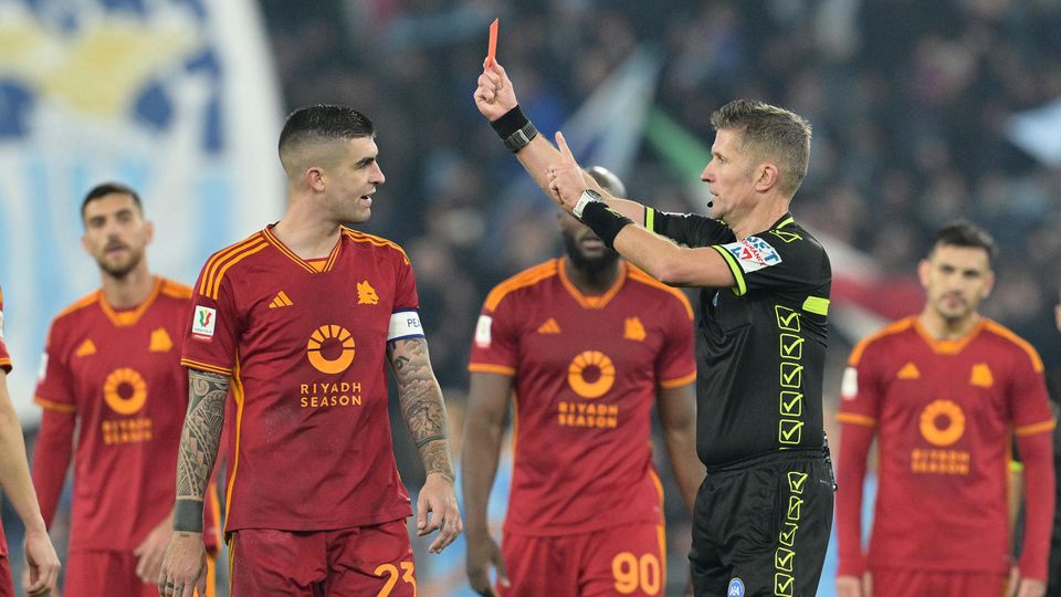 Roma: Dois jogadores suspensos após duelo com a Lazio