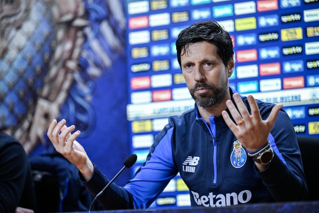 Vítor Bruno, treinador do FC Porto, em conferência de imprensa