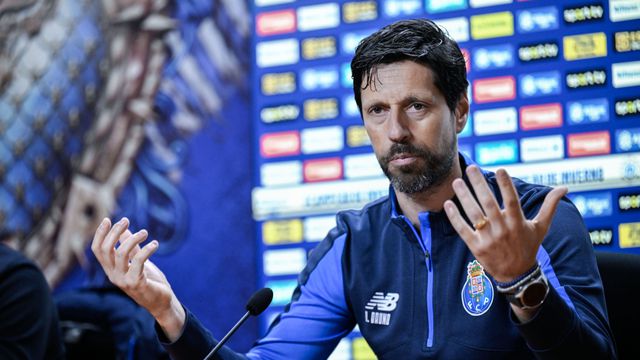 Vítor Bruno, treinador do FC Porto, em conferência de imprensa