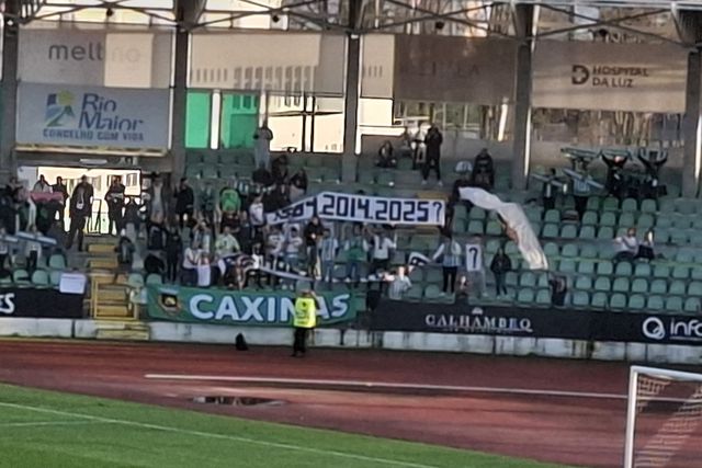 Adepto do Rio Ave caiu numa das bancadas do anfiteatro riomaiorense e os ferimentos que sofreu levaram a que tivesse de ser transportado ao hospital