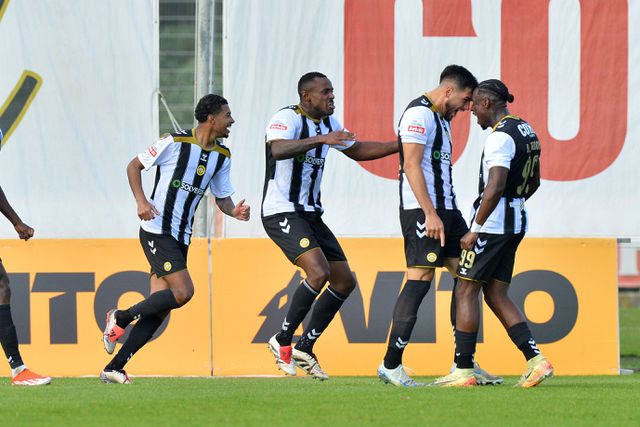 Zé Vítor festeja um golo do Nacional. - Foto: GRAFISLAB