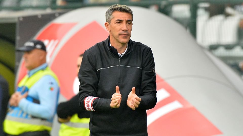 Bruno Lage, treinador do Benfica, na área técnica