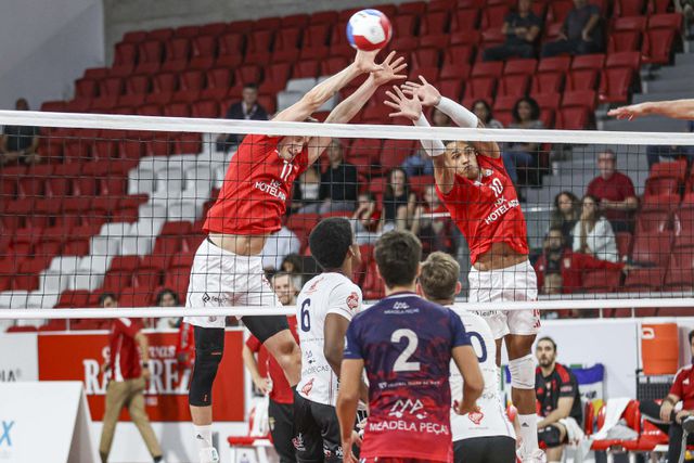 Benfica passa aos quartos da Taça