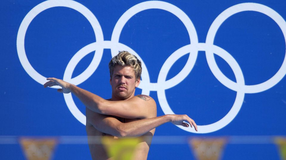 COI vai dar réplicas das medalhas que Gary Hall perdeu no incêndio de LA