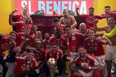 Festa no balneário do Benfica após a conquista da Taça da Liga no ano passado