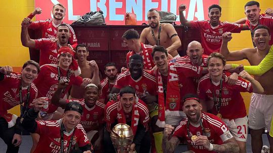 Argentinos em destaque: as imagens da festa no balneário do Benfica (vídeos)