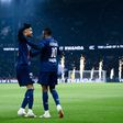 Barcola e Dembélé festejam golo do PSG