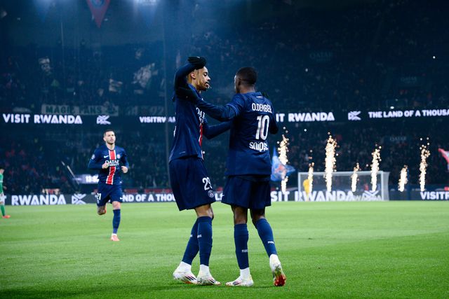 Barcola e Dembélé festejam golo do PSG