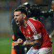 O central Otamendi festeja a conquista do Benfica da Taça da Liga 2024/25