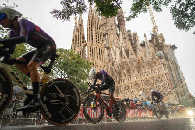 Barcelona paga mais de 9 milhões de euros pelo Tour 2026