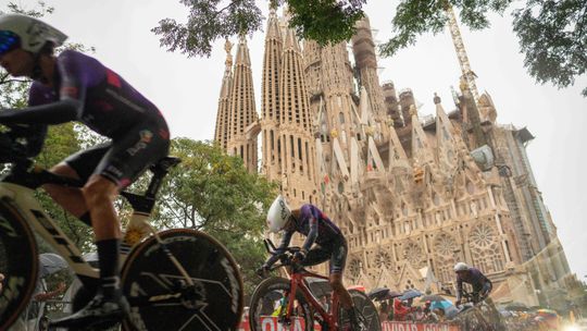 Barcelona paga mais de 9 milhões de euros pelo Tour 2026