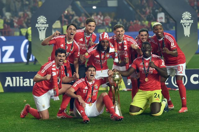 Jogadores do Benfica nos festejos da conquista da Taça da Liga 2024/25