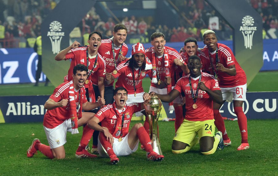 Jogadores do Benfica nos festejos da conquista da Taça da Liga 2024/25
