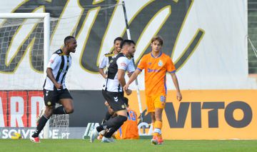 Nem um nevoeiro amigo apareceu para esconder este Dragão (crónica)